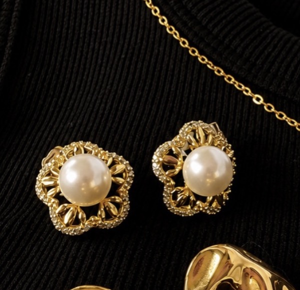 Aretes Flor Perla Blanca