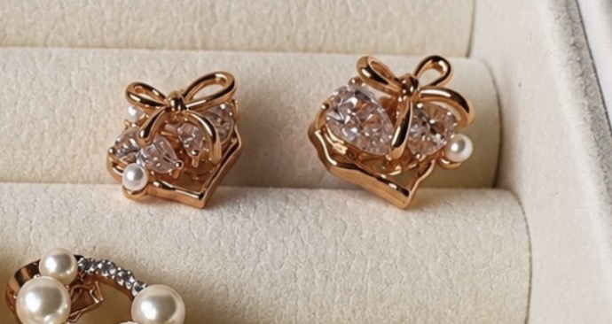 Aretes lazo corazón
