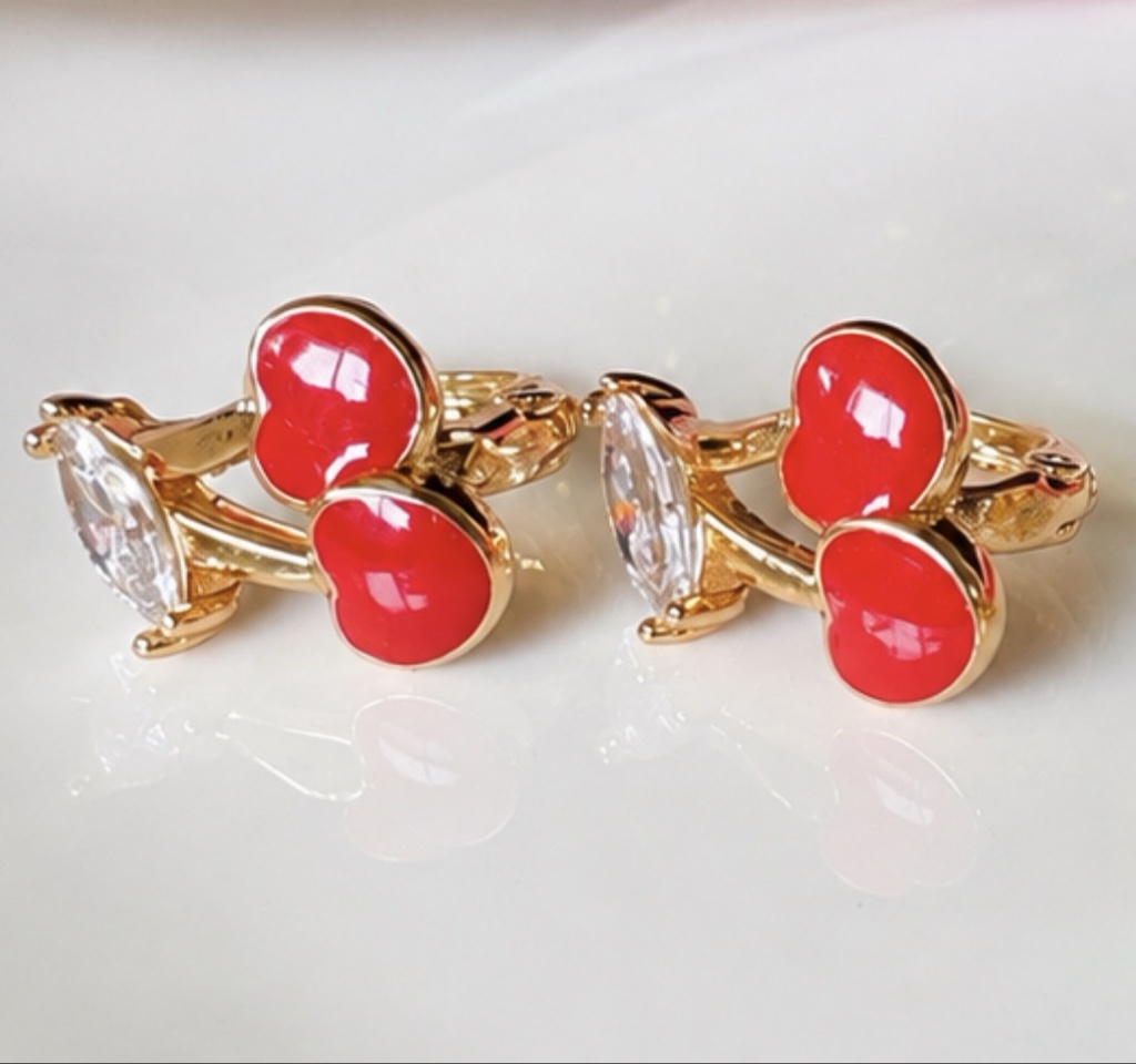 Huggis Cherry Heart