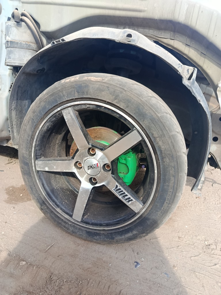 Juego de llantas corsa 1.6 2006 con neumáticos