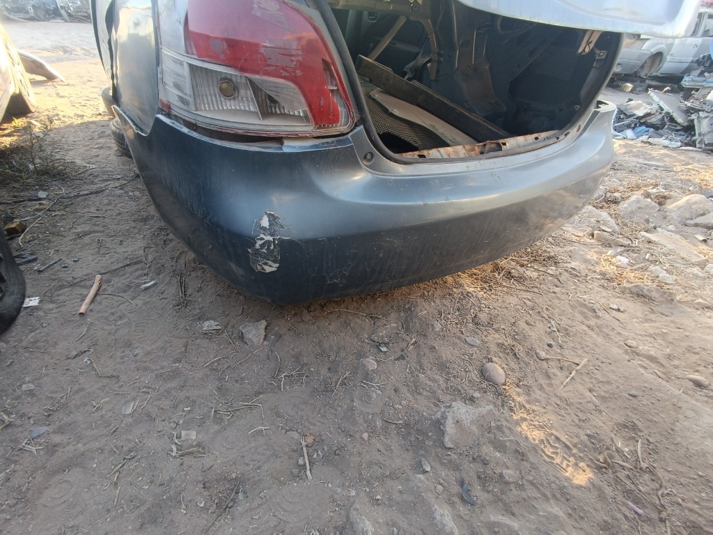 Parachoque trasero con detalles Toyota new Yaris 2010