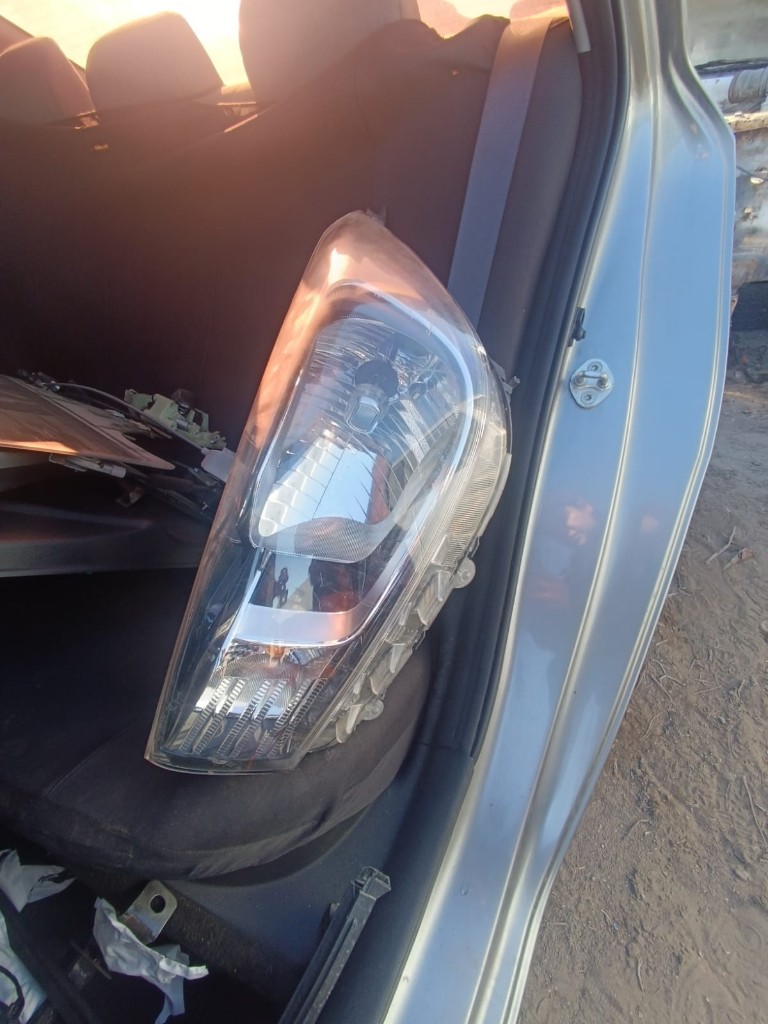 Foco delantero chófer original en buen estado Kia Soluto 2022