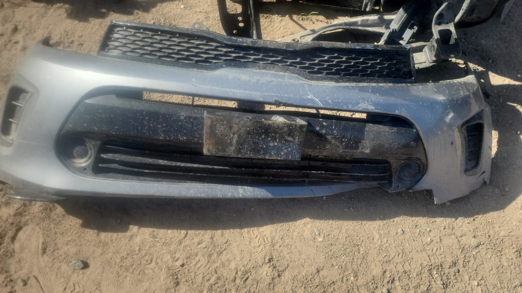 Parachoque delantero con detalles Kia soluto 1.4 2022