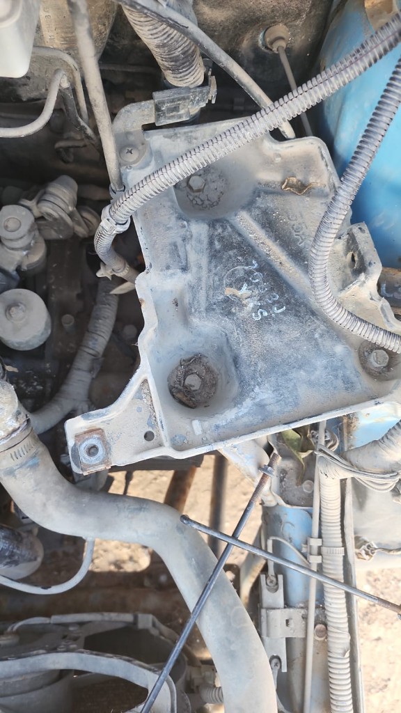 Base de batería con abrazadera Chevrolet spark LT 2008