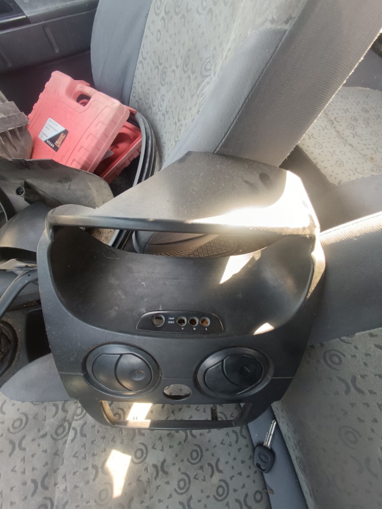 Bisel de radio con detalles Chevrolet spark LT 1.0 2008