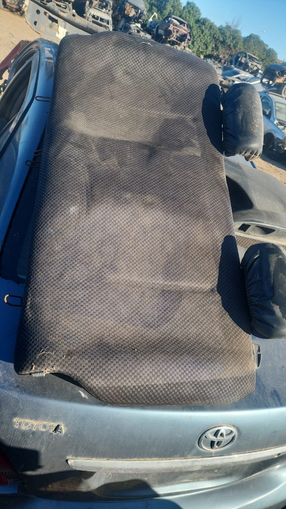 Respaldar de asiento trasero Toyota new Yaris 2010
