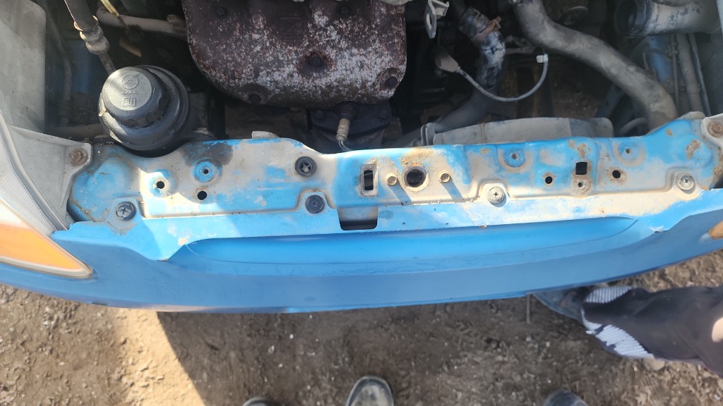 Soporte superior  del radiador con chapa chevrolet spark lt
