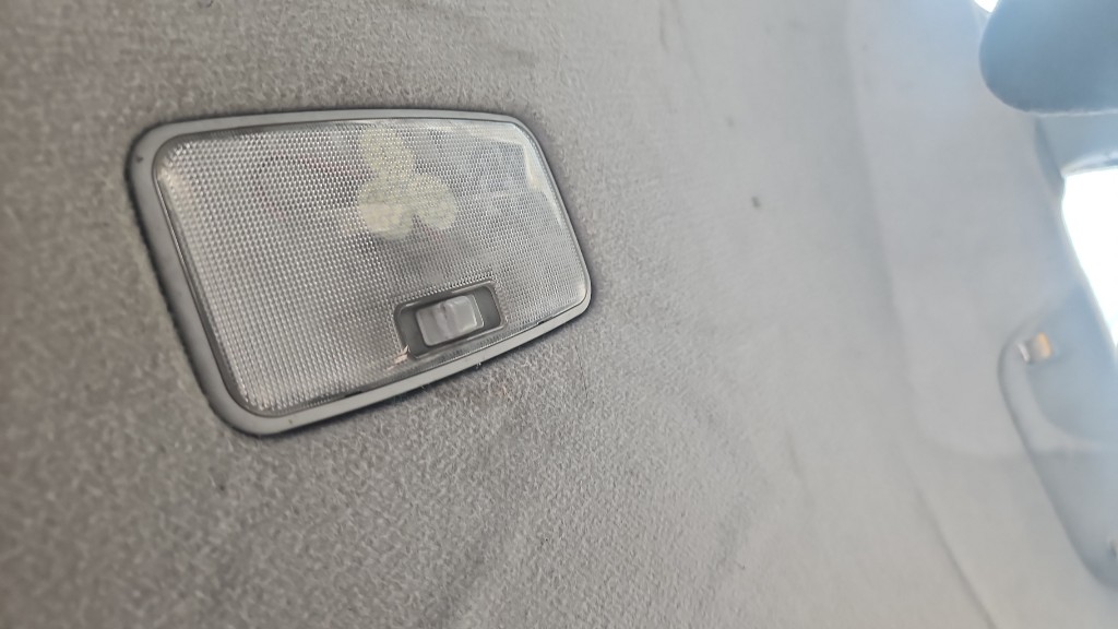 Luz del techo central Toyota Yaris sedan 2010 (new Yaris)