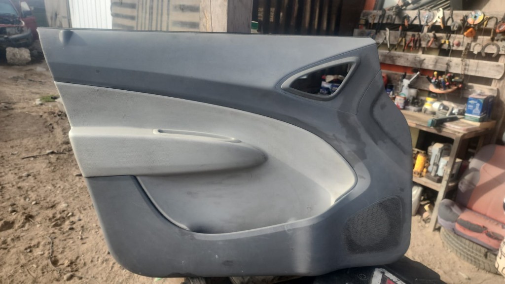 Tapiz de puerta delantera C/U Chevrolet sail 1.4 2014