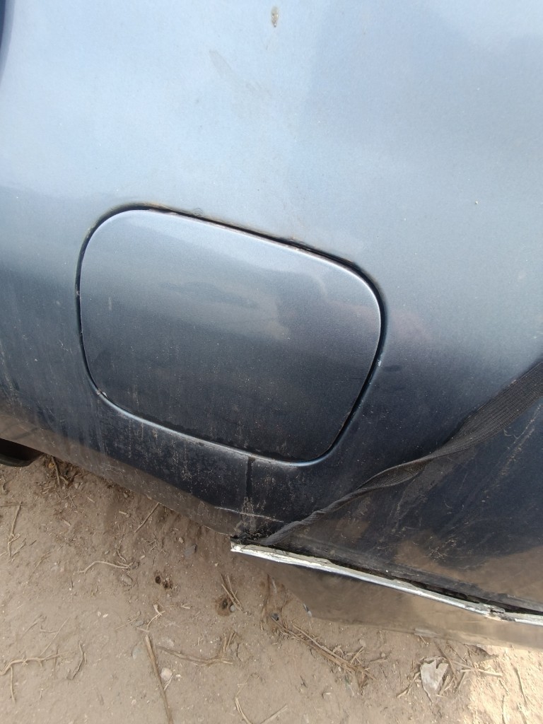 Tapa exterior de bencina Toyota new Yaris 2010