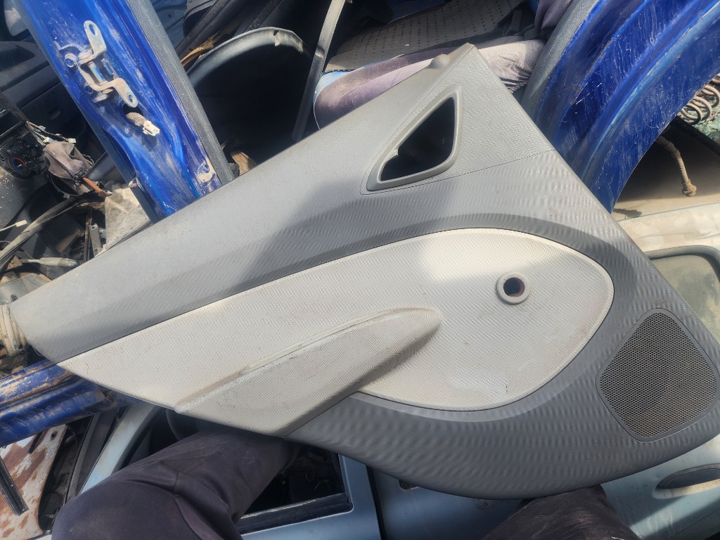 Tapiz de puerta trasero C/U chevrolet sail 2014