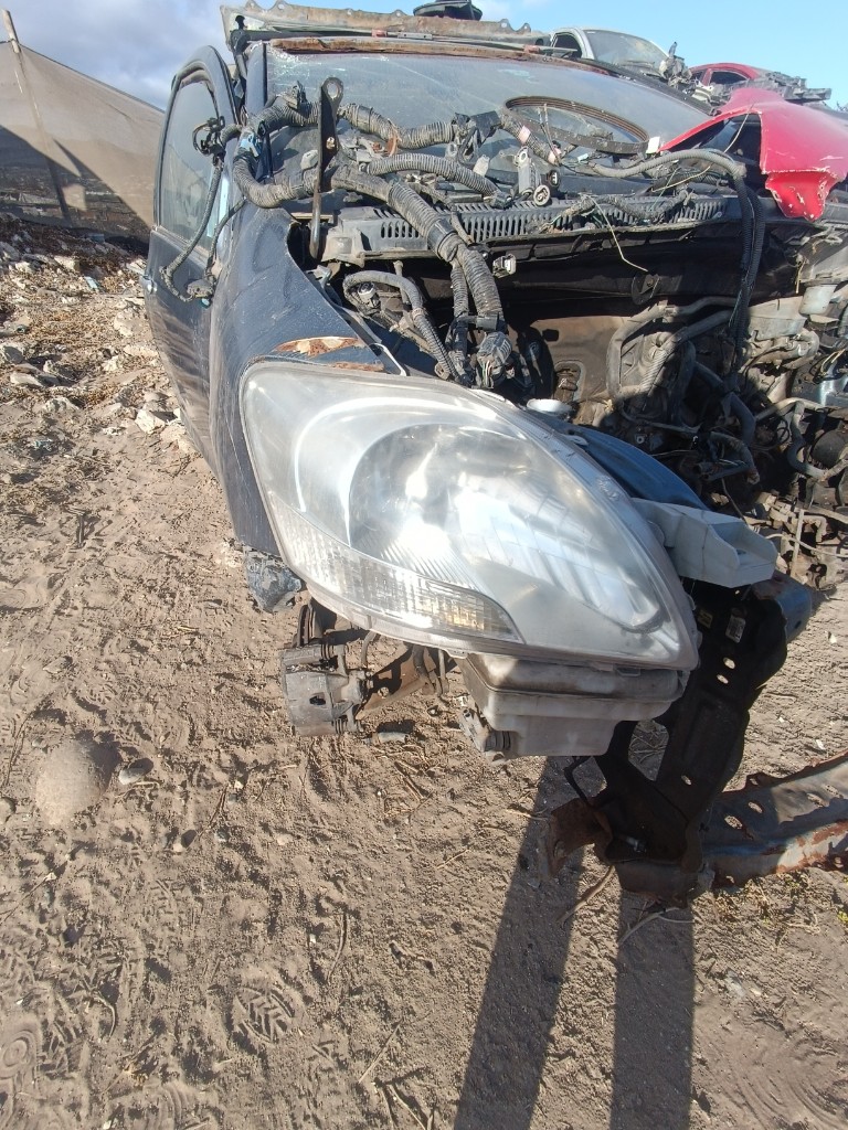 Foco delantero copiloto original Toyota new Yaris 2010