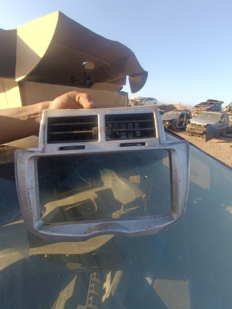 Bisel de radio con rejilla Toyota Yaris Sport 2008