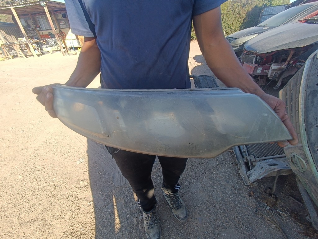Foco delantero copiloto con detalles Kia Cerato 2013