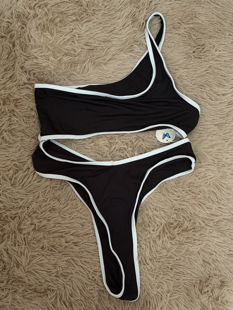 1 pieza negro con raya blac.