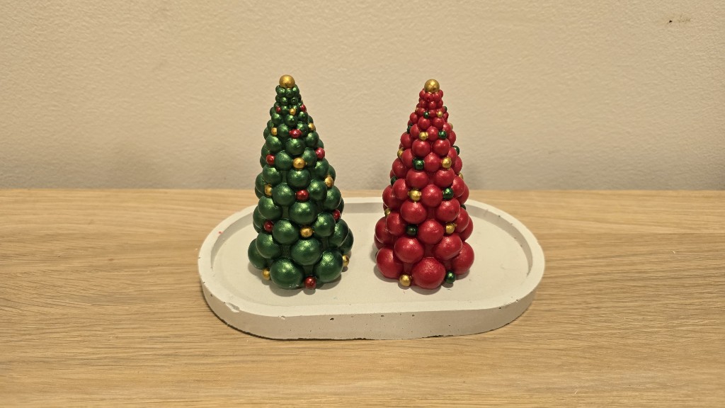 Arbol decorativo rojo y verde