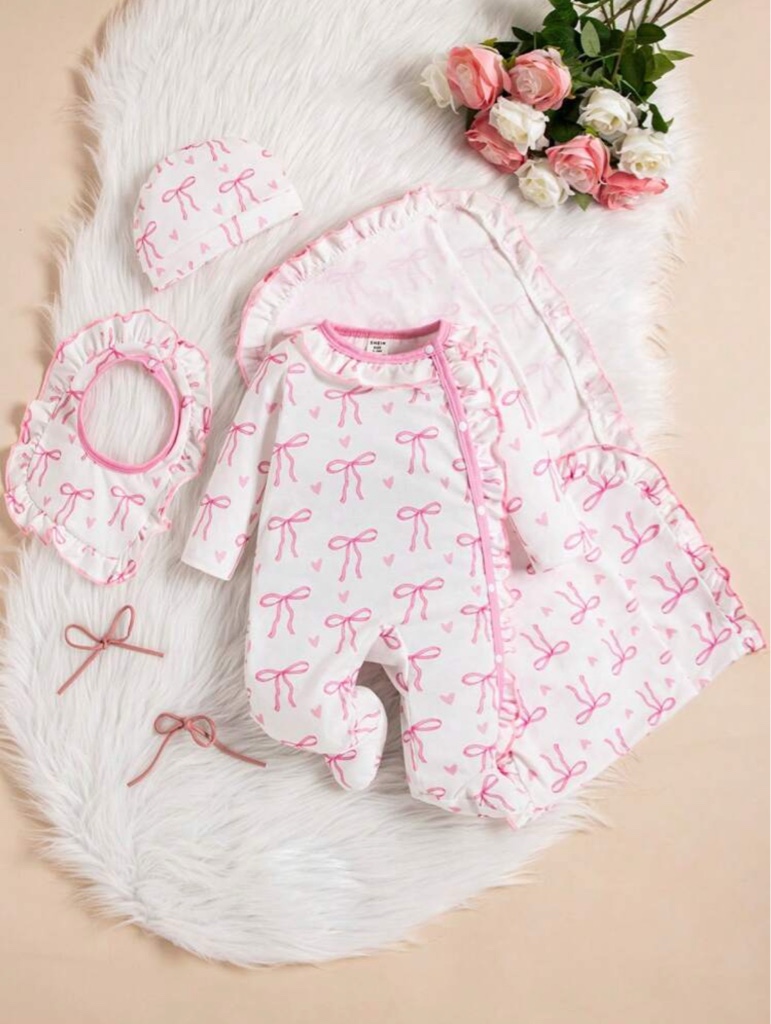 SHEIN Conjunto de 3 piezas de ropa de dormir informal para bebé niña con estampado de mariposa, que incluye pelele, gorro y babero