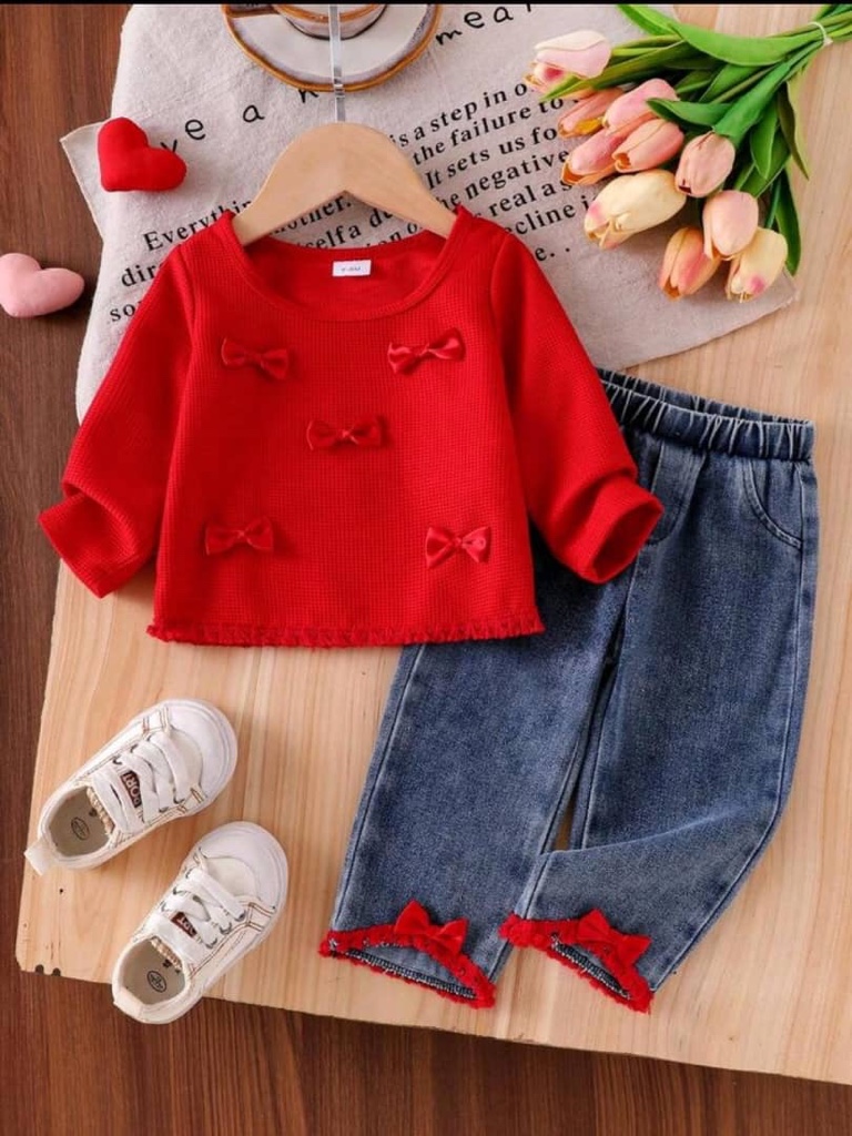 2 piezas Conjunto de estilo bohemio minimalista de moda para niña: Blusa de manga larga con cuello redondo y adorno de lazo 3D, y pantalones vaqueros con cintura elástica y adorno de lazo 3D
