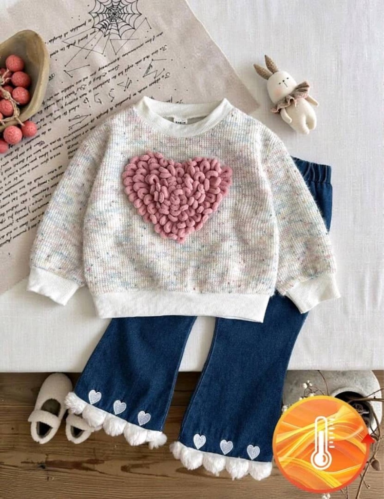 Conjunto de niña bebé de moda para otoño/invierno con top decorado con corazón y pantalones vaqueros con bordado de corazón