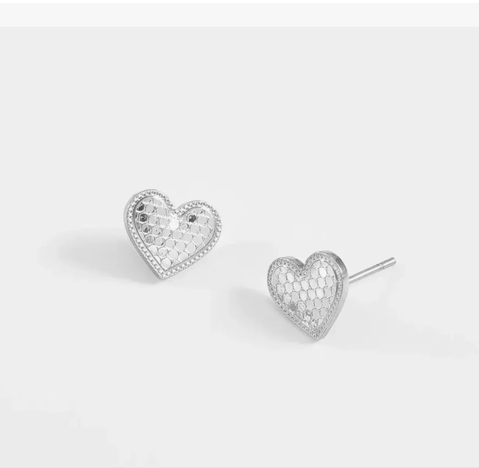 Aretes corazon plateados