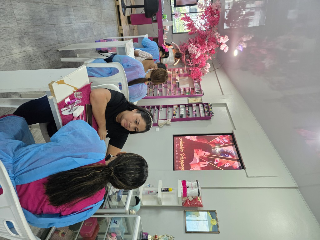 Carrera de uñas acrilicas
