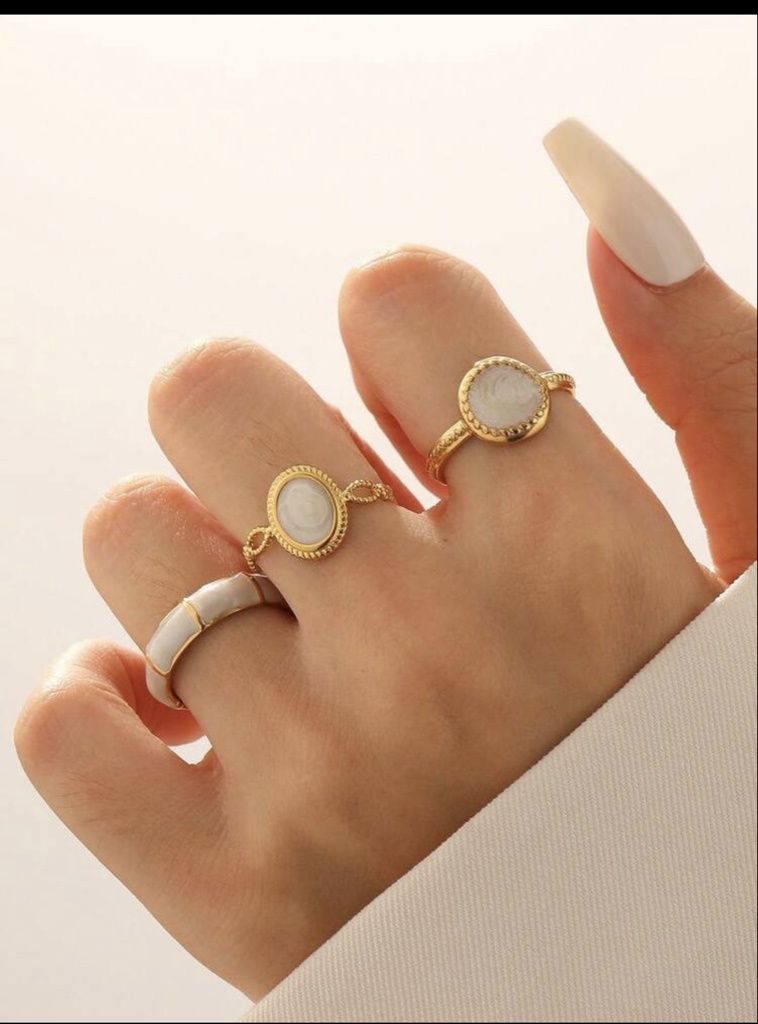 Set de 3 anillos dorados con piedra blanca