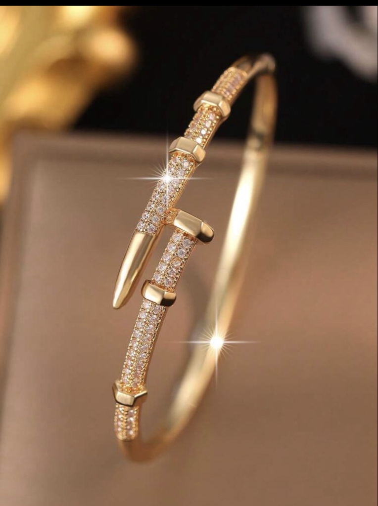Brazalete dorado con brillantes