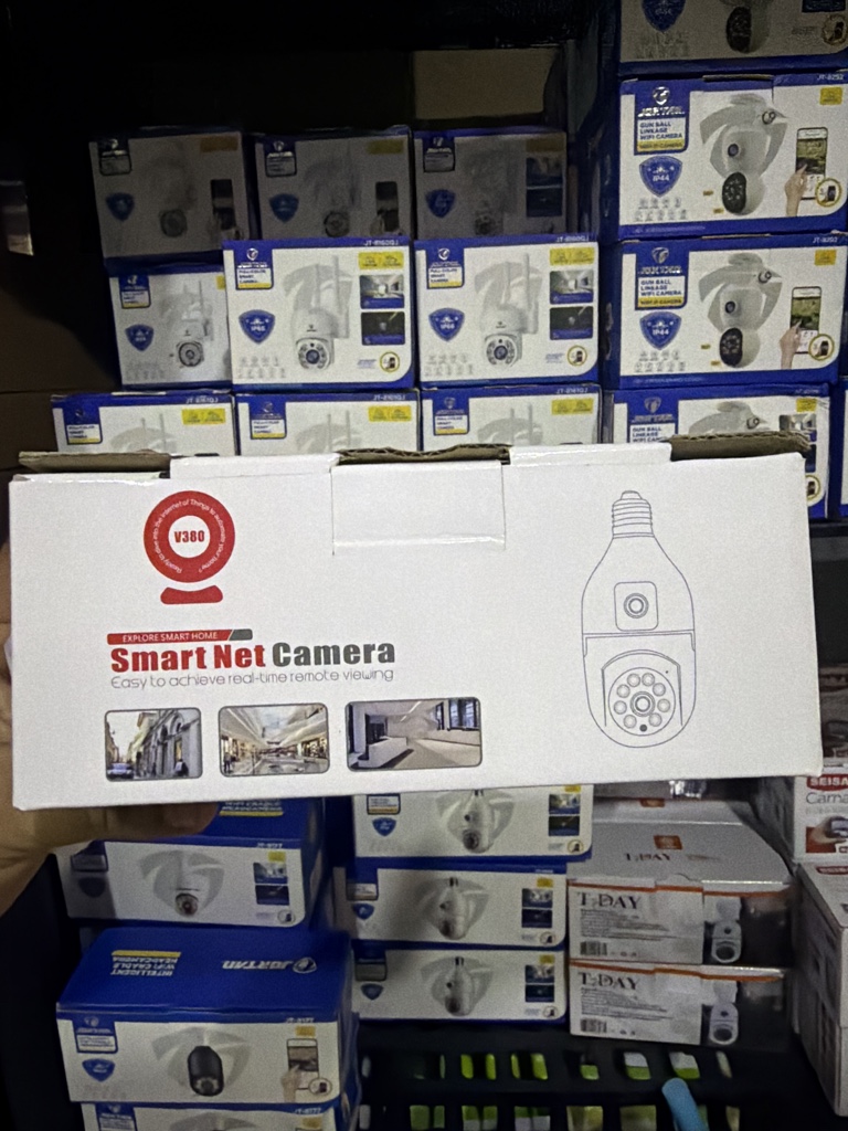 Cámara bombillo doble lente V380