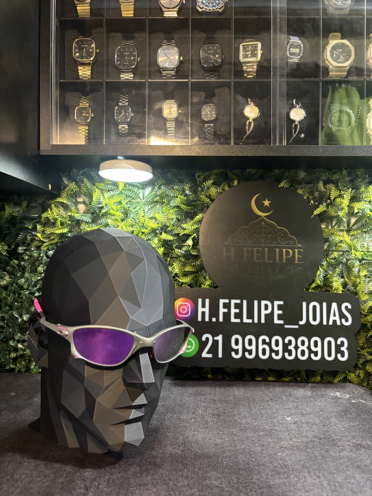 Óculos roxo esportivo