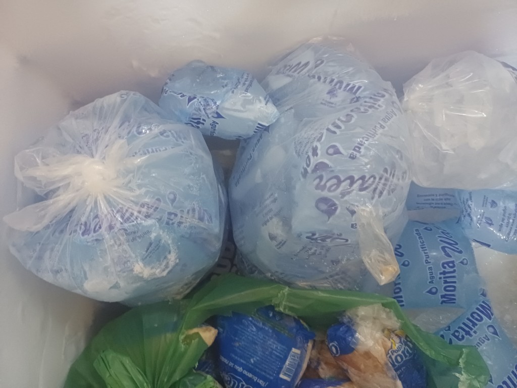 Hielo de bolsa agua