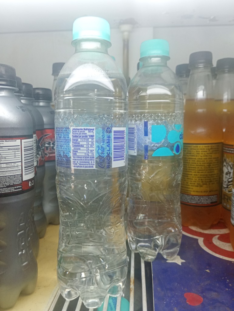 Agua Dasani pequeña