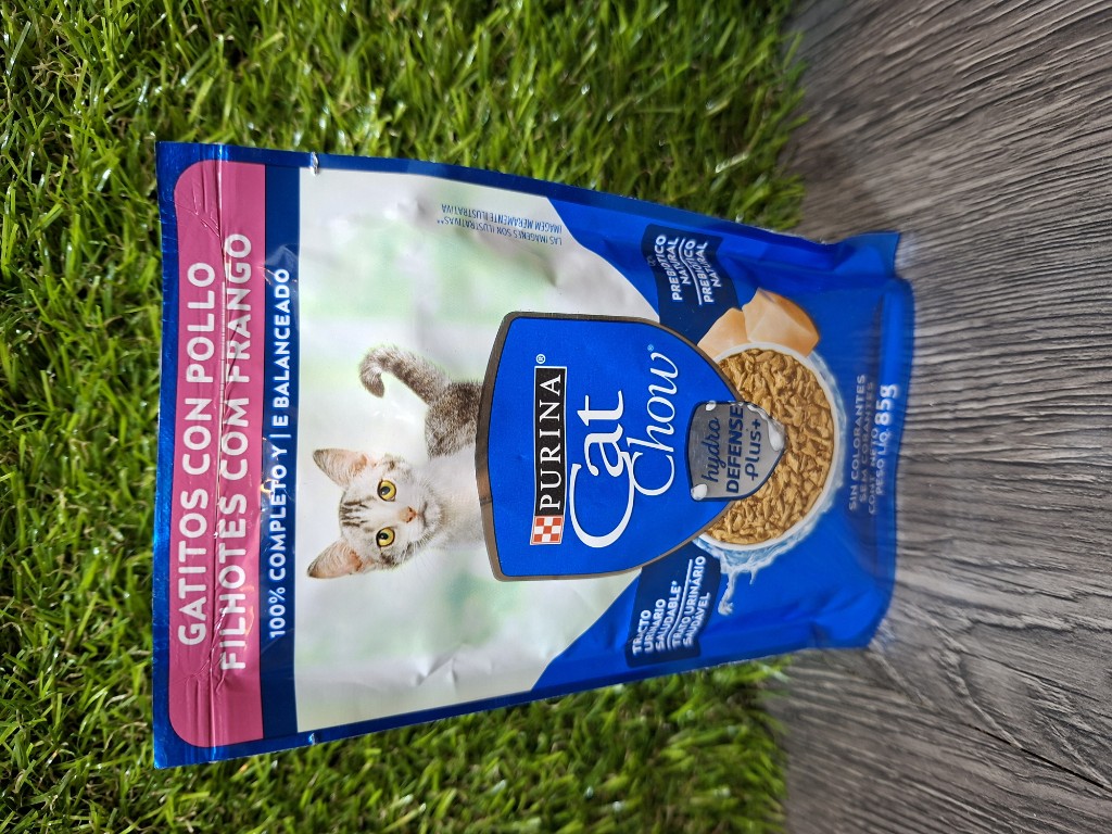 CAT CHOW HÚMEDO GATITOS POLLO 85 GR