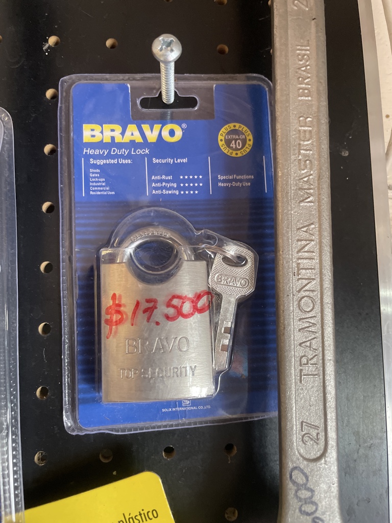 Bravo candado plateado pequeño