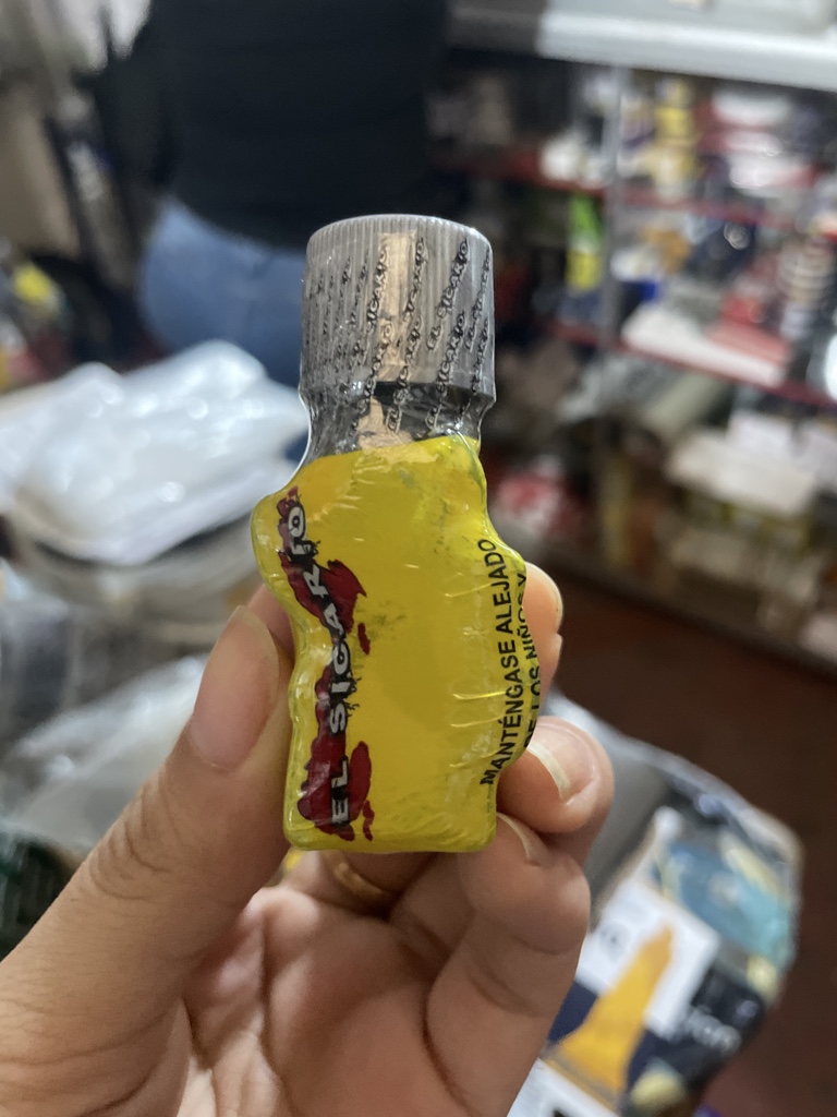 El sicario amarillo insecticida
