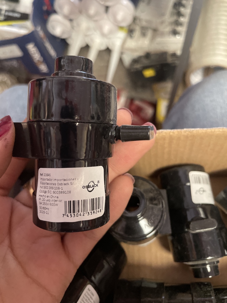 Portalámpara E27 con interruptor negro