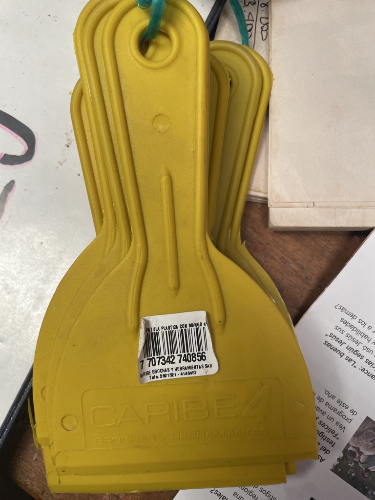 Espátula Caribe4 plástica amarilla