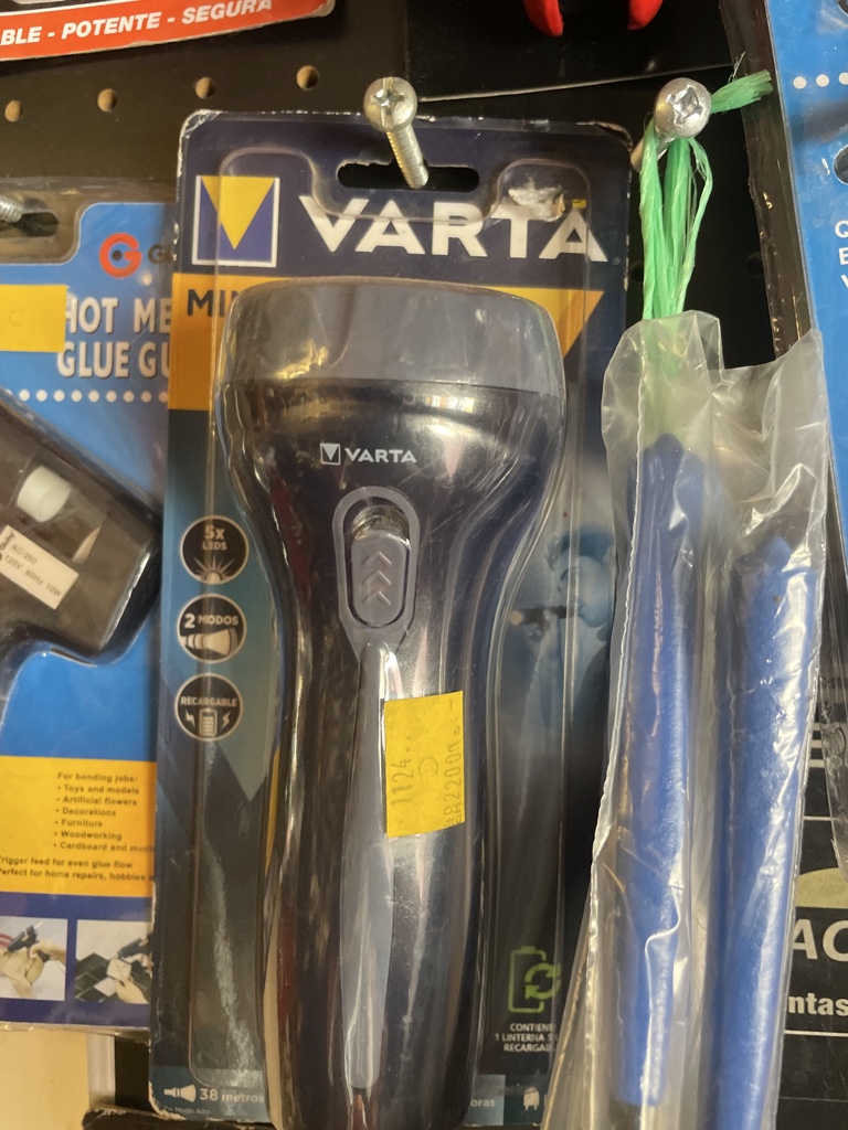 Varta linterna recargable negra