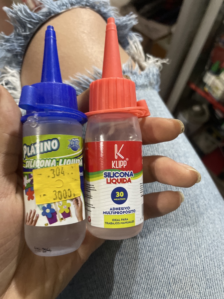 Silicona líquida azul y roja pequeña