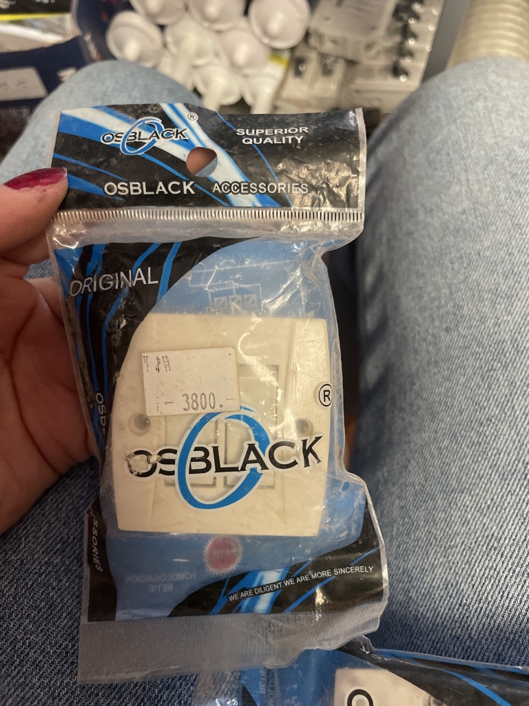 Osblack tomacorriente blanco