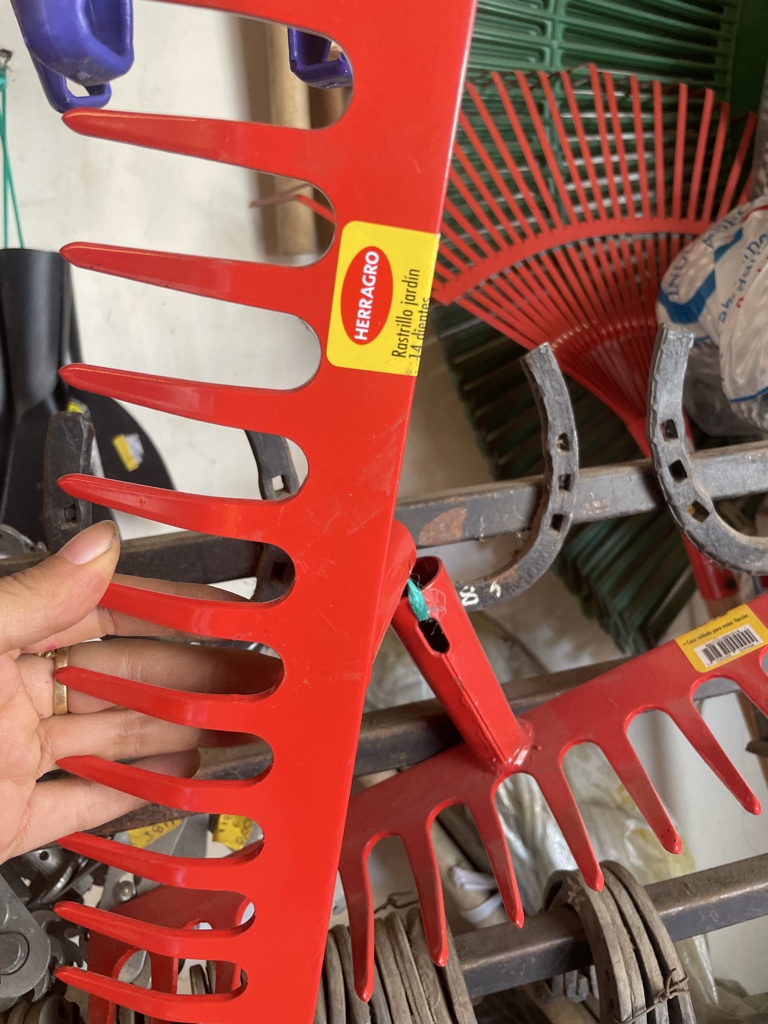 Herragro rastrillo jardin rojo