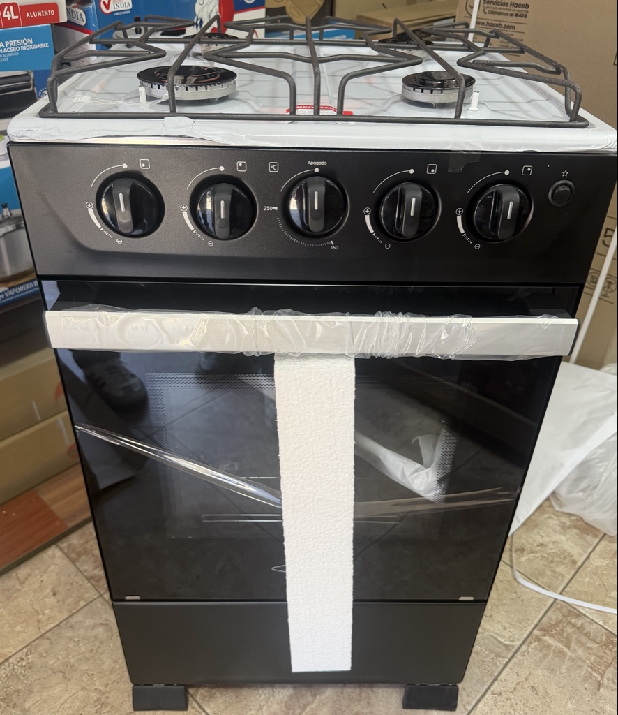 Estufa negra 4 puestos con horno