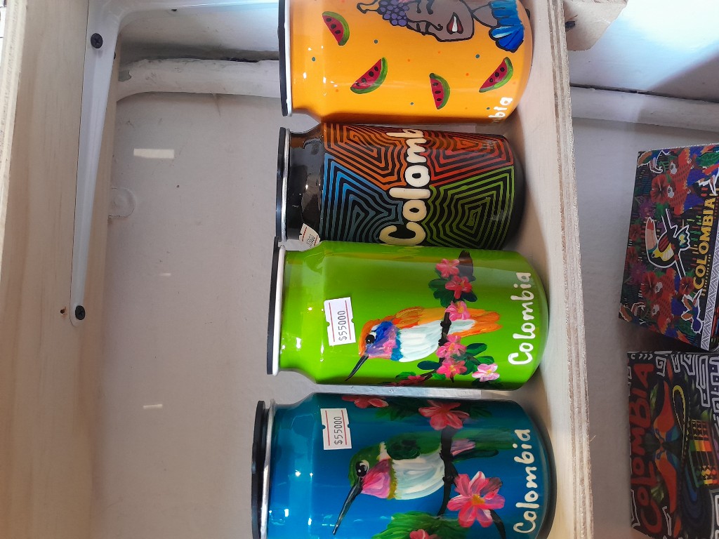 Latas de cerveza pintadas
