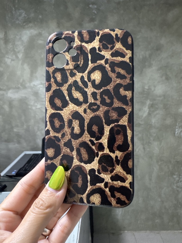 Case de Animal Print oscuro