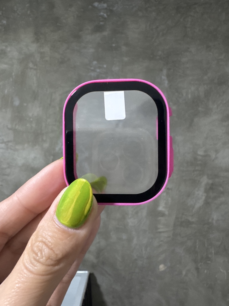 Bumper con pantalla fucsia