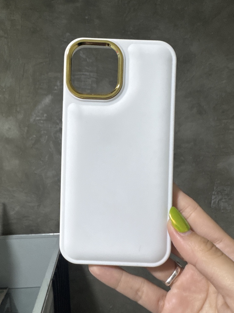 Case blanco con dorado de silicon