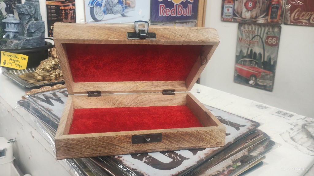 Caja madera roja