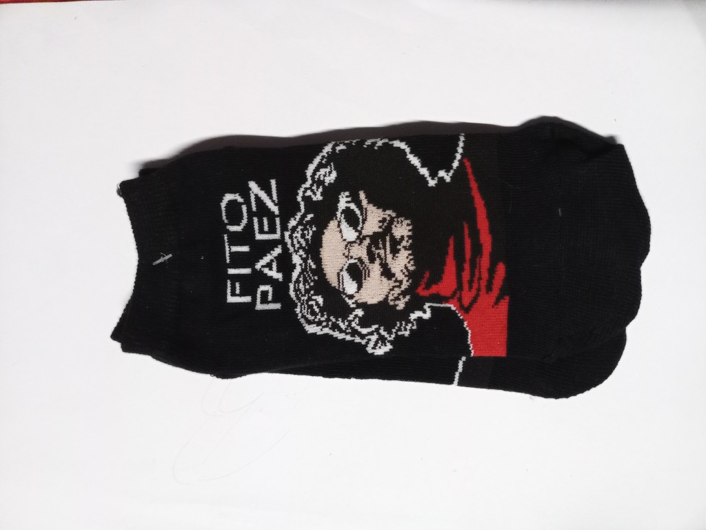 Fito Paez medias negras
