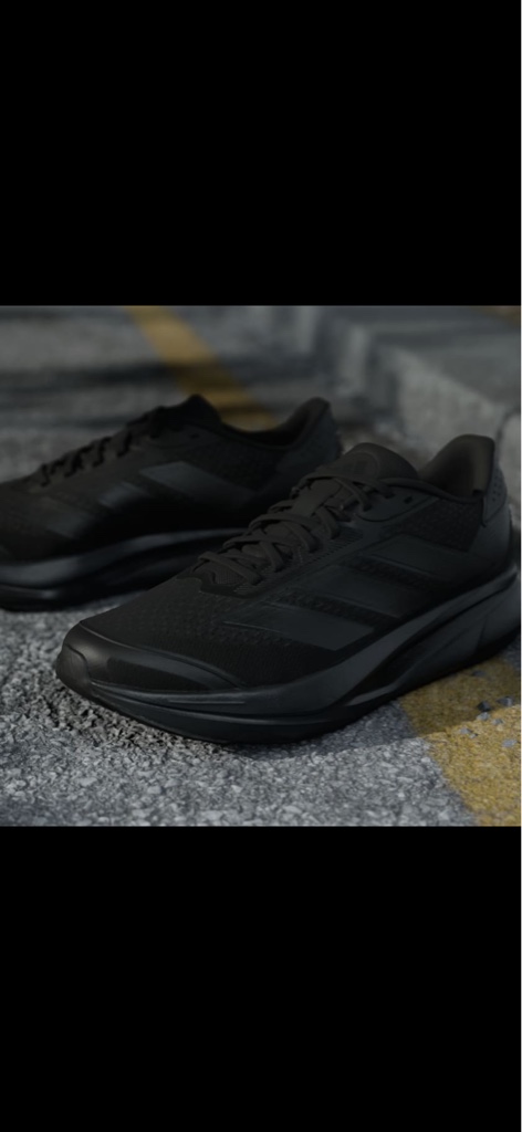 DAMA Adidas tenis negros Talla 7US.  24CM