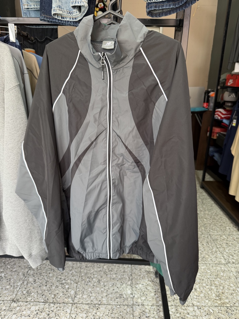 New Balance chumpa gris Talla L
