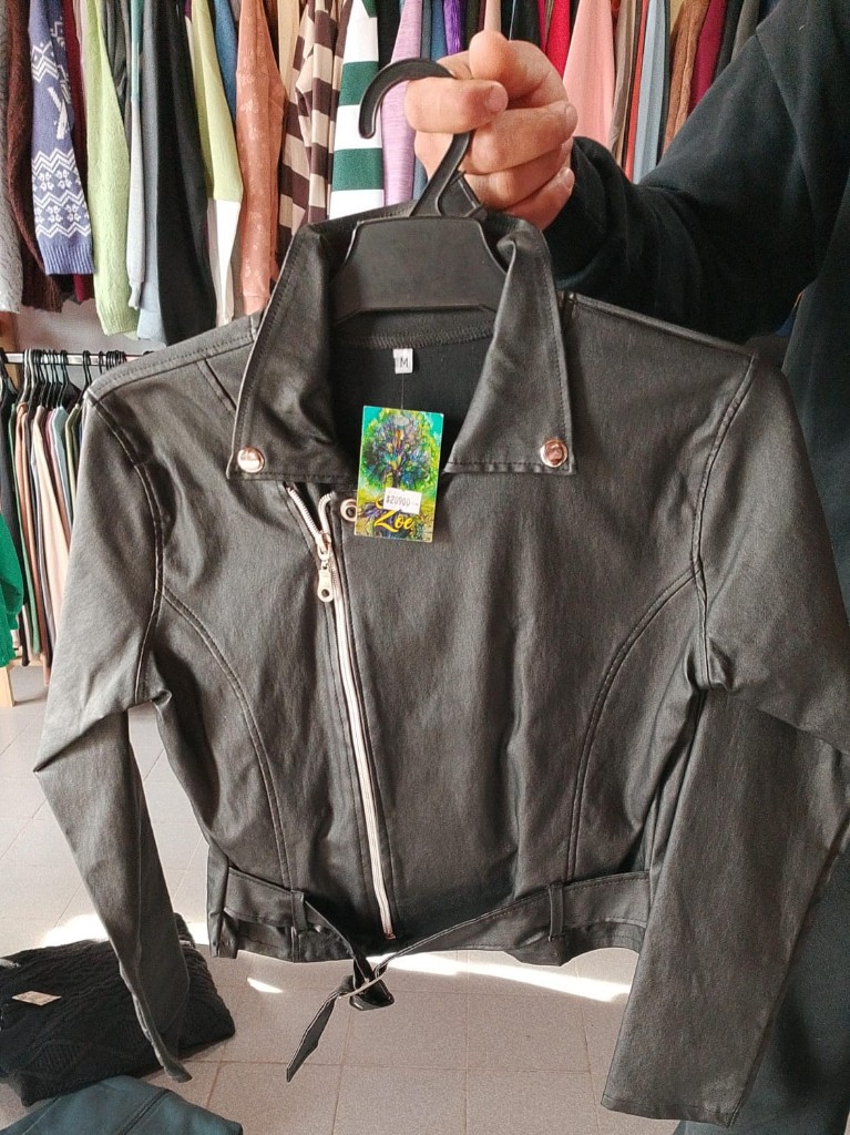 CAMPERA negra estilo cuero